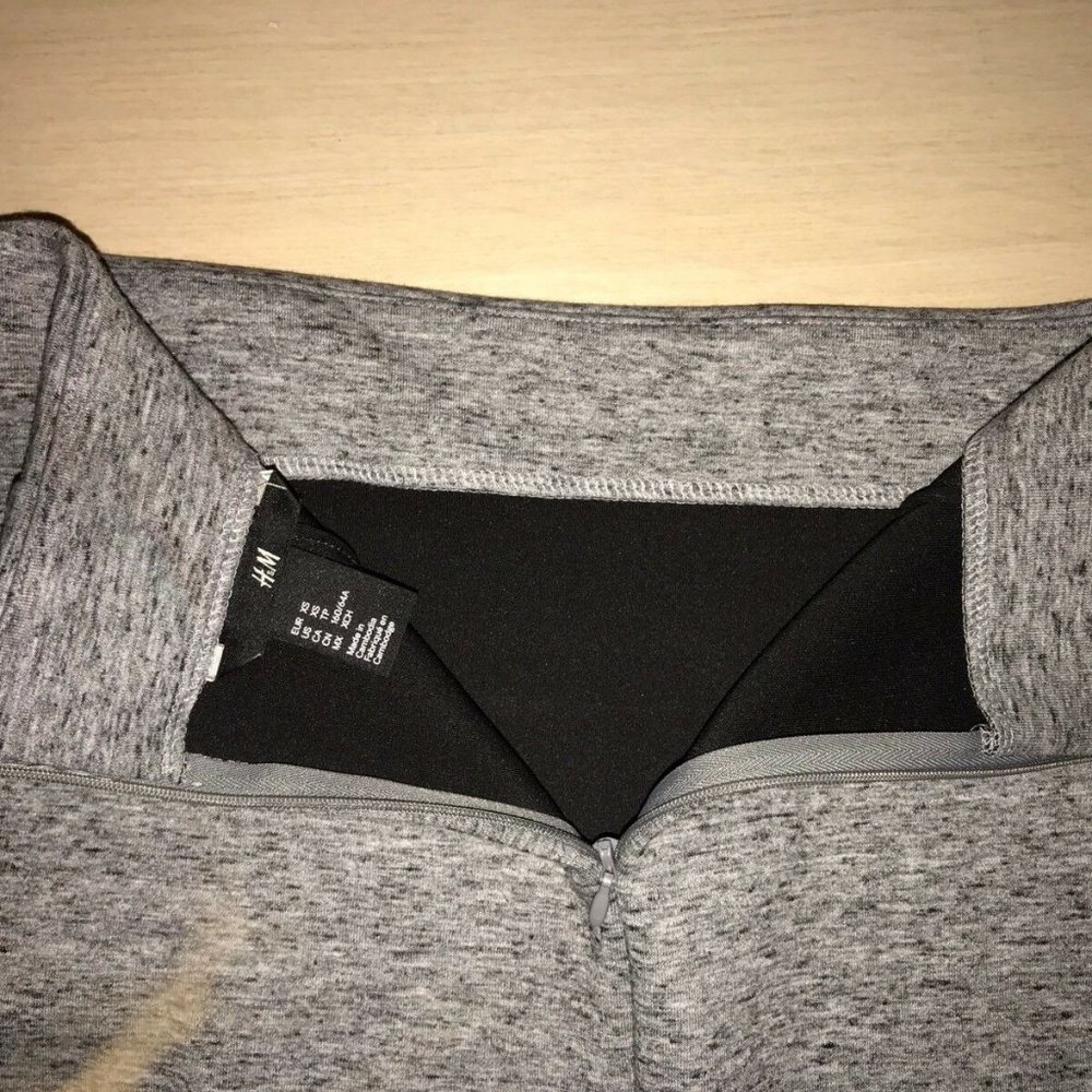 H&M Gray Stretch Pencil Skirt Back Slit XS Zipper - Picture 2 of 2